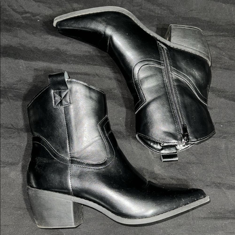 Black Short Cowgirl Style Boots